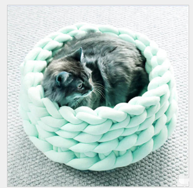 Braided Pet Bed for Dogs and Cats